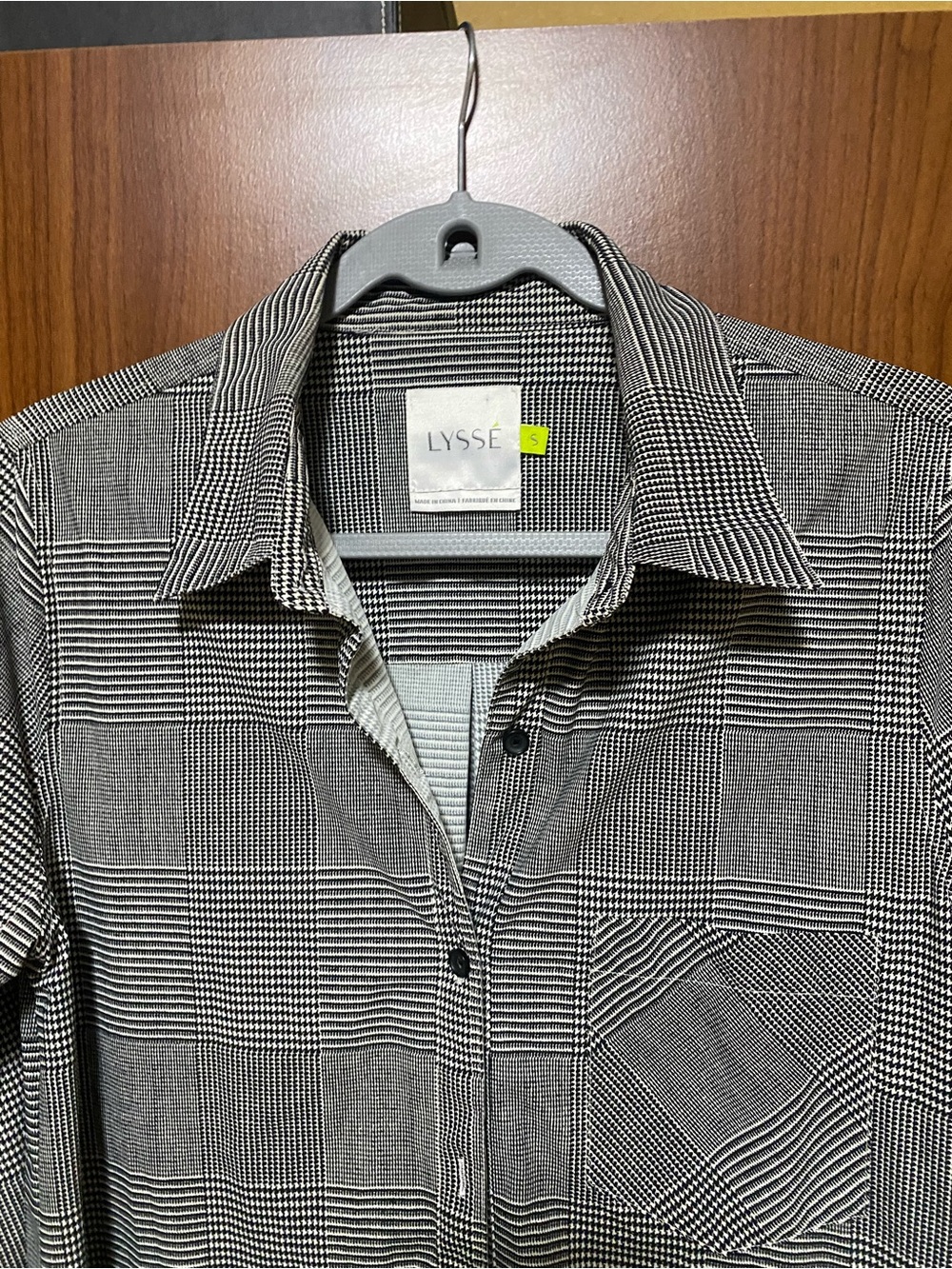 Lysse Black and White plaid pattern women’s button-up office casual shirt Small - Picture 4 of 7